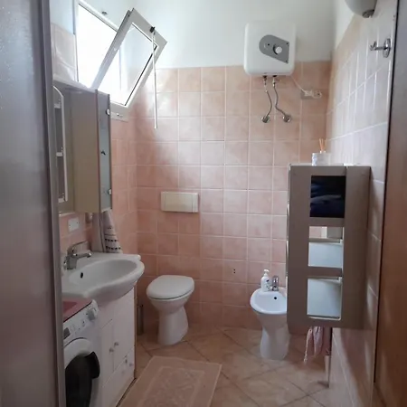 Lella Margine Rosso * كوارتو سانتيلينا